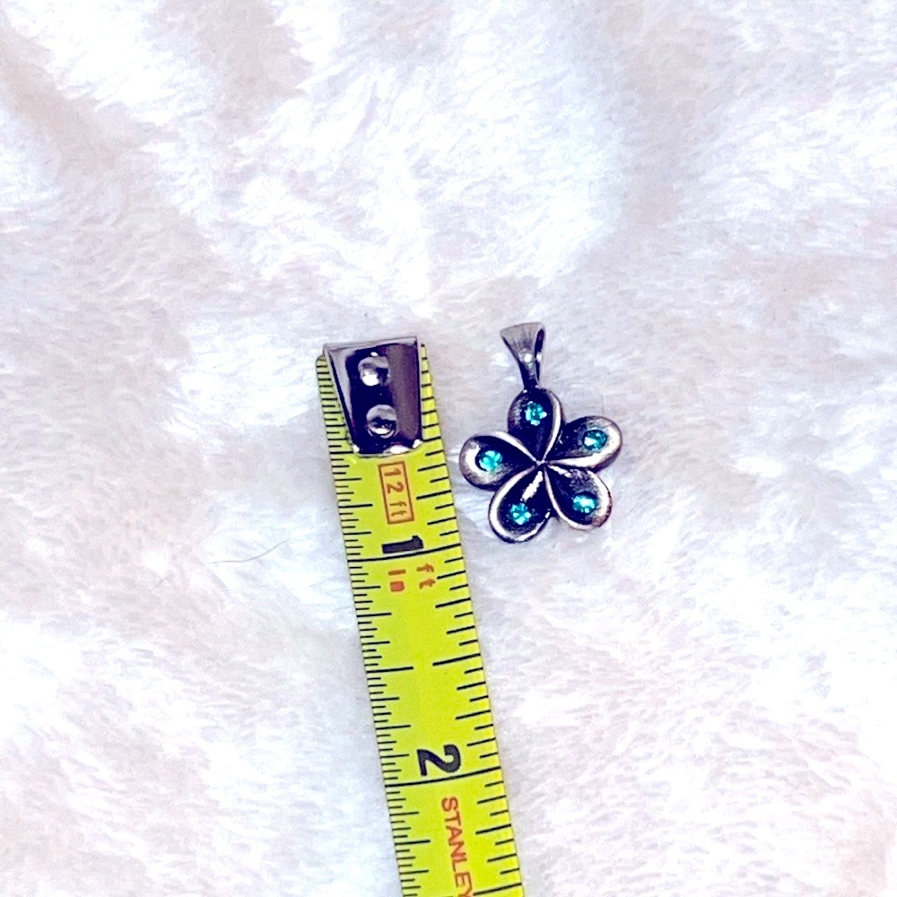 NWT 🌺 VM -WATERPROOF SILVER STAINLESS STEEL FLOWER PENDANT SLIDE w/BLUE CRYSTALS - Picture 8 of 8
